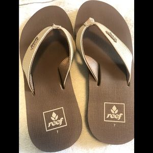 Reef - like new ladies flip flops- size 7